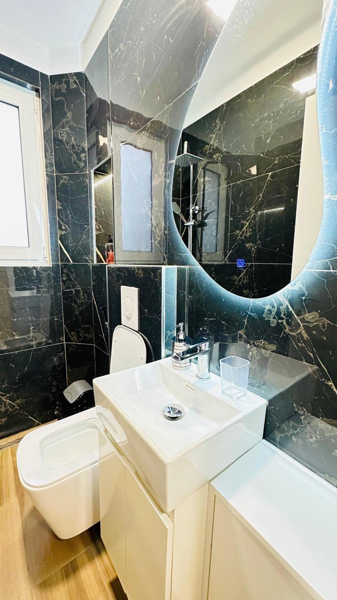 Luxurious Central Stay - Self Check-In Tirana Extérieur photo